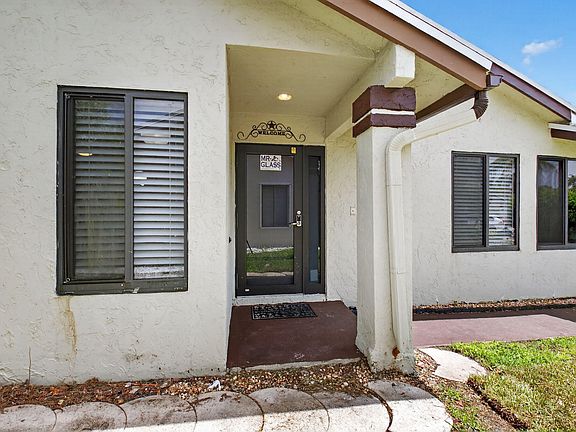 5th image of 9667 Sunny Isle Circle