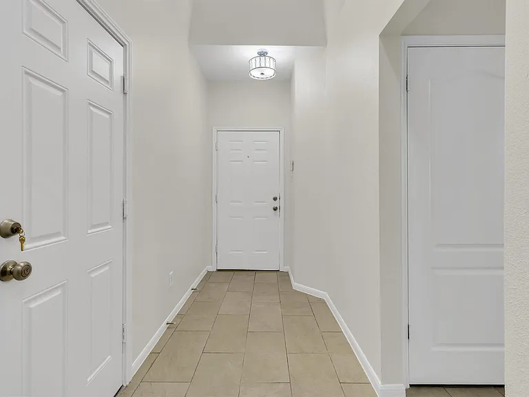 11209 Avering Ln — Photo 4