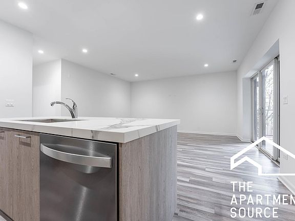 2nd image of 2533 W Fullerton Ave #203