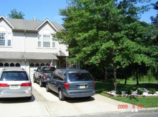 51 Smokey Run Dr, Berlin, NJ 08009