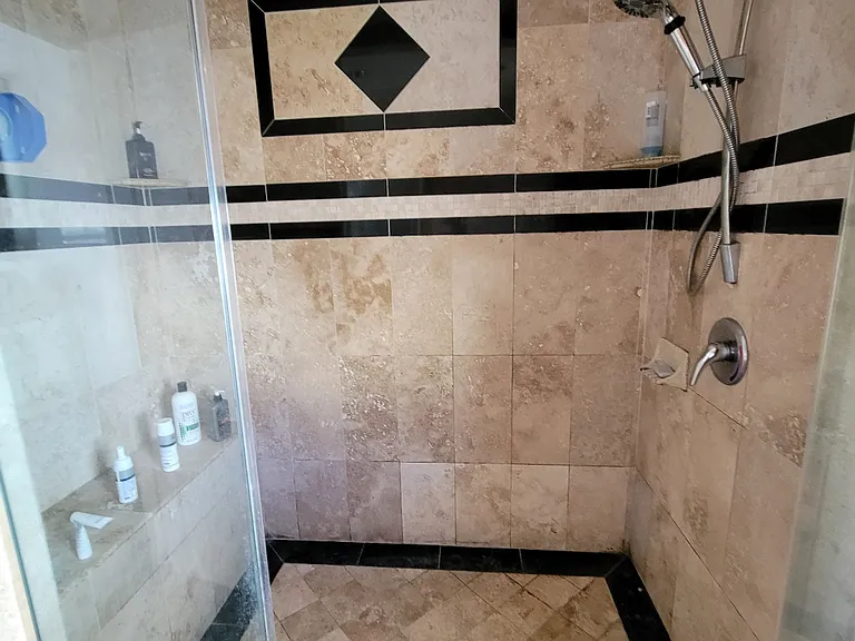 2452 Colby Ave — Photo 8