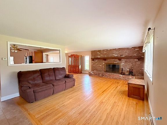 3rd image of 37 Peters Lane