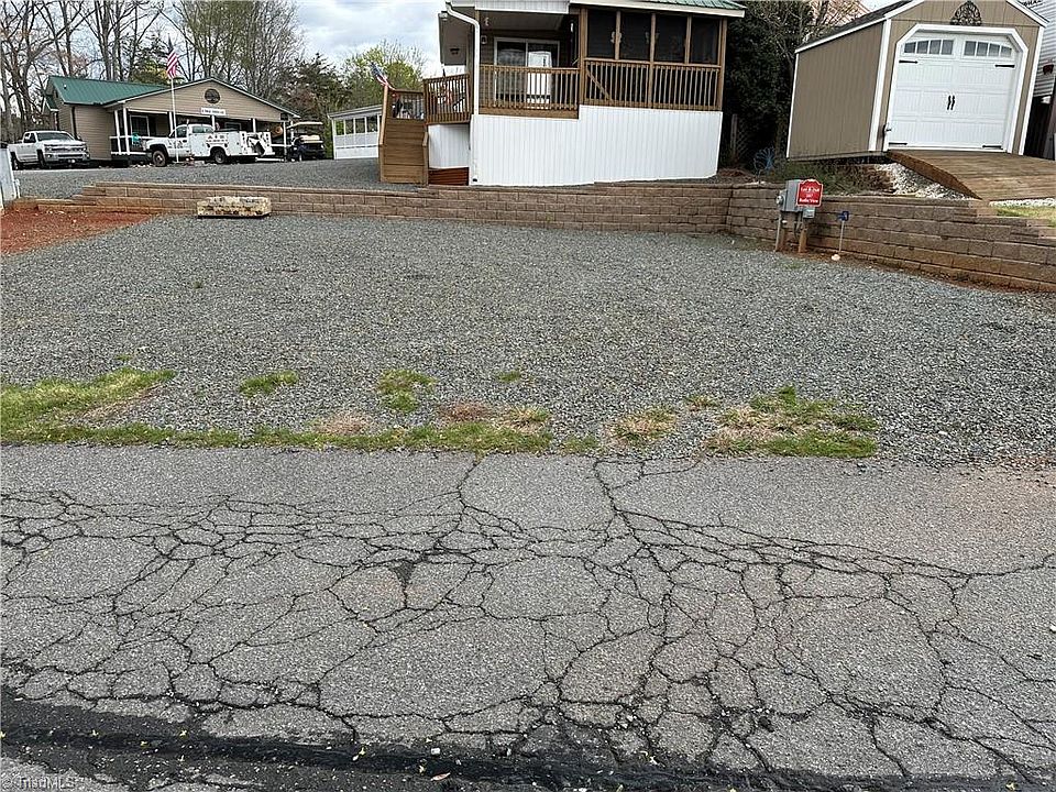 1st image of 207 Badin View Dr