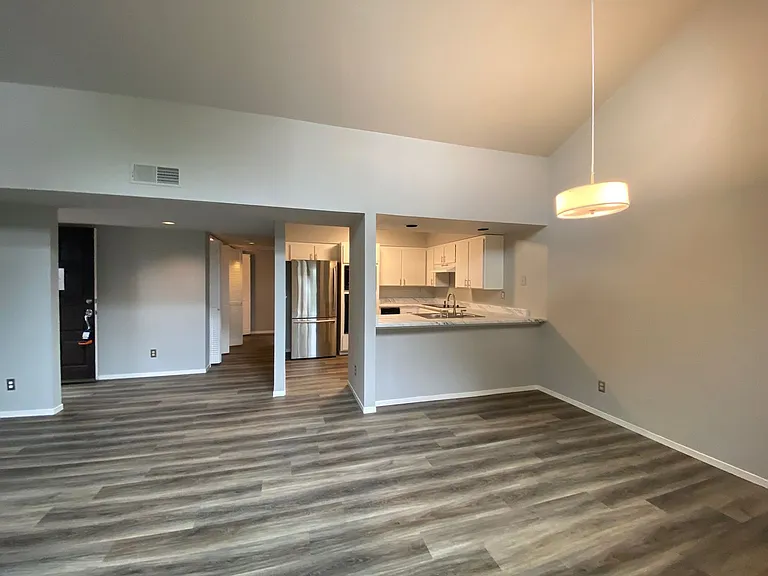 4 Montsalas Dr — Photo 6