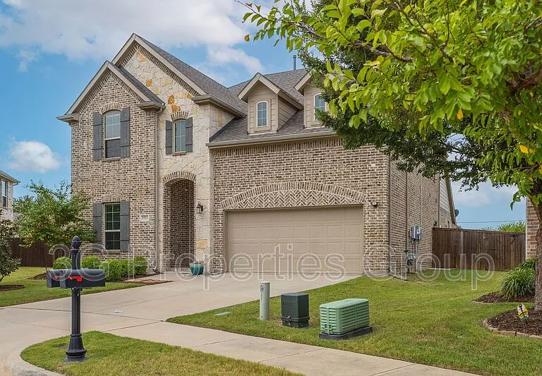 3521 Camden Ct — Photo 2