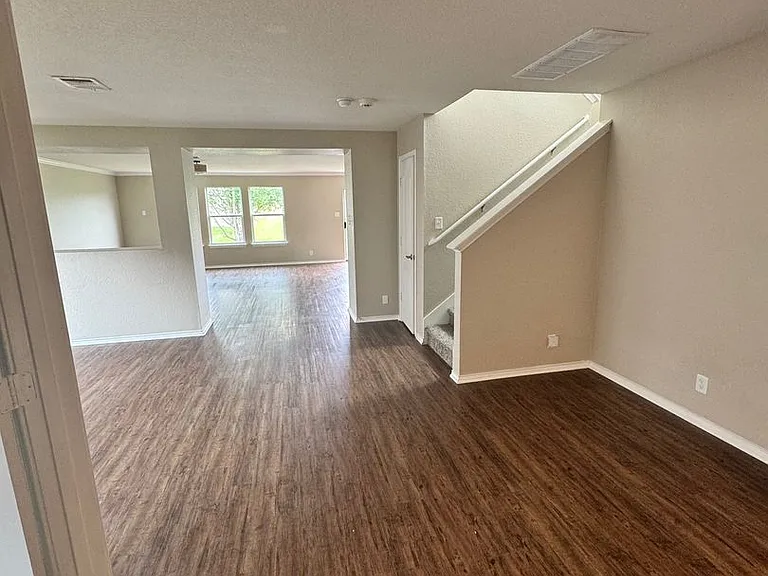 349 Tower Dr — Photo 7