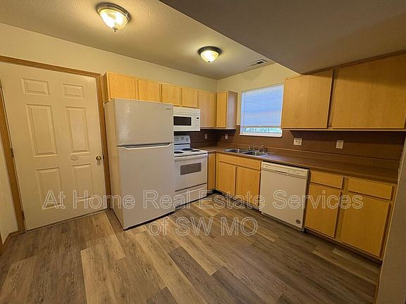3rd image of 1410 W Frosty Dr APT 4