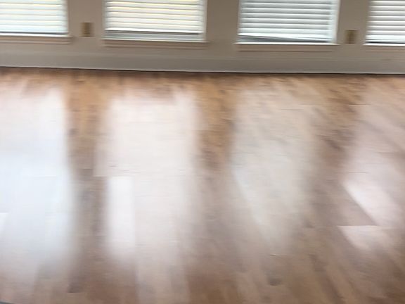 3rd image of 904 Ramblewood Dr