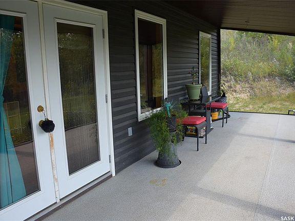 4th image of 719 Pasqua Lake ROAD