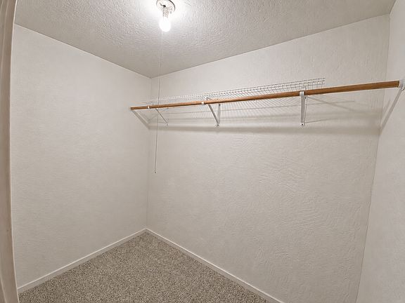 5th image of 1060 N Lincoln Way #5