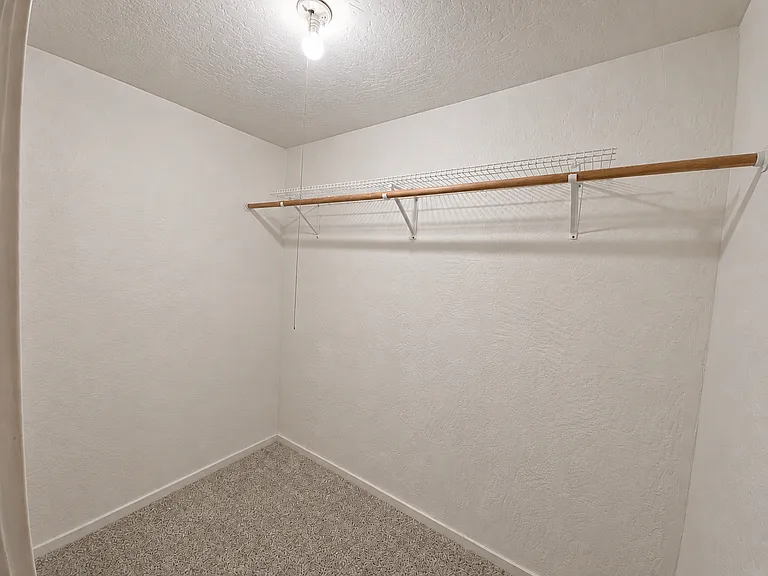 1060 N Lincoln Way — Photo 5