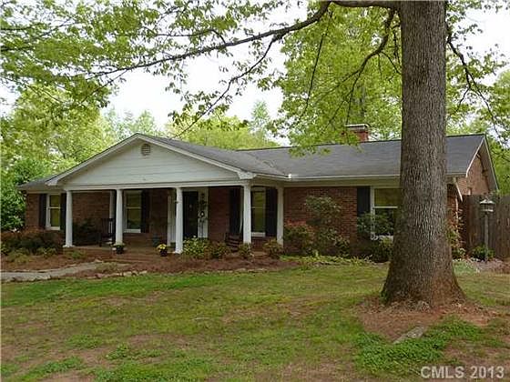 2nd image of 305 Mockingbird Ln