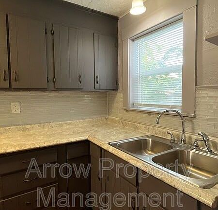 5th image of 1215 Peach St #6