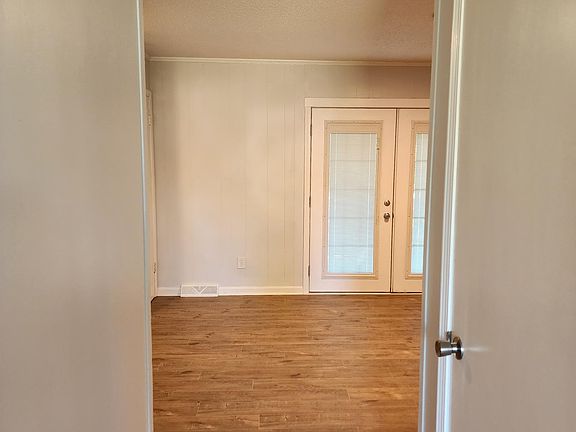 4th image of 1034 Melchers Dr
