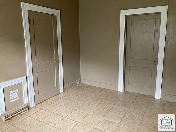 5th image of 1112 Sylvan Ave