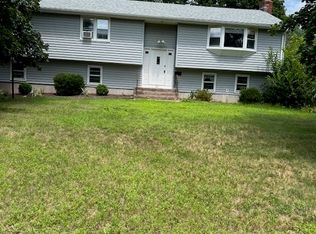 171 Carriage Dr, Manchester, CT 06040