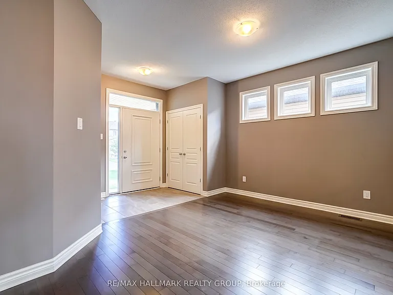 1110 Beckett Cres — Photo 6