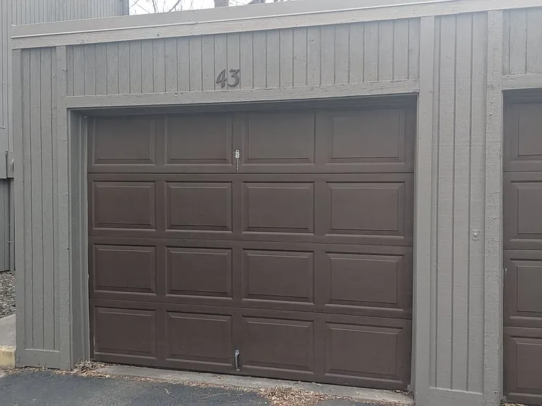 1181 S Yosemite Way — Photo 3