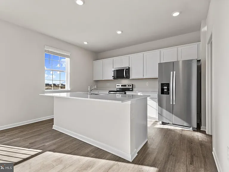574 Atkinson St — Photo 30
