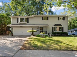 917 32nd Avenue Ct, Moline, IL 61265