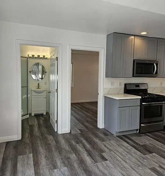 1219 W 47th St — Photo 3