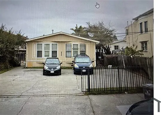820 31st St #B — Photo 1