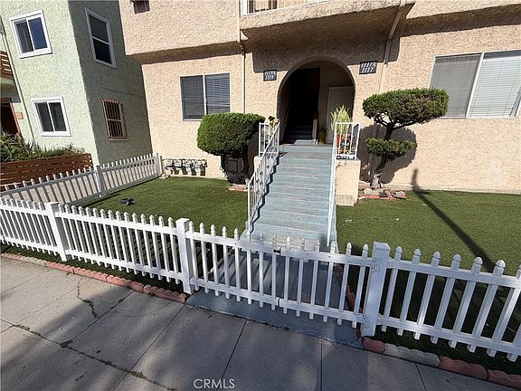 2nd image of 1117 Queen Anne Pl