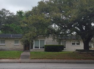 2607 N Ben Jordan St, Victoria, TX 77901