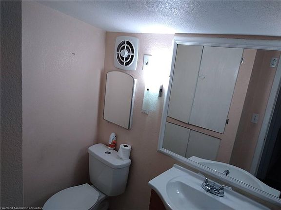 5th image of 445 Pomegrante Ave