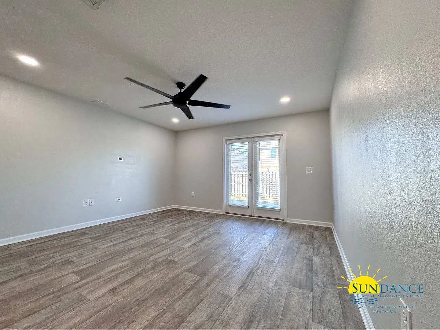 Great Home with SOLAR panels with a Community Pool! — Photo 3