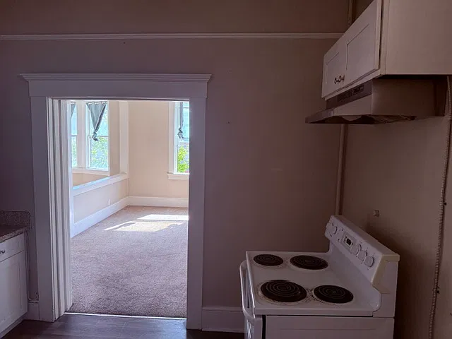 4 bed, 1.5 bath, 2000 sqft, $1,885 — Photo 4