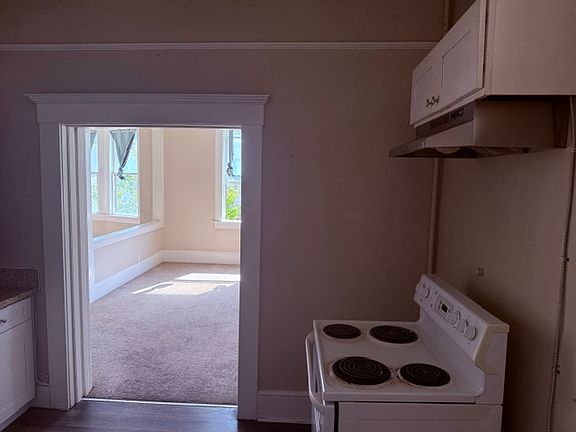 4th image of 929 Fresno St