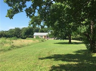 186 Meadows Dr, Elgin, TX 78621
