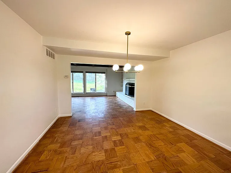 Melrose Apartments — Photo 34