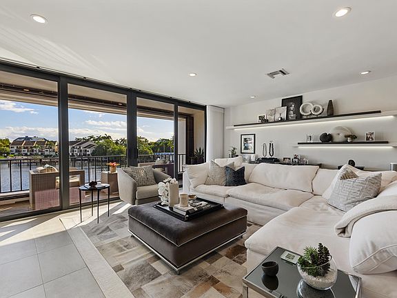 3rd image of 801 Palm Trl APT 11