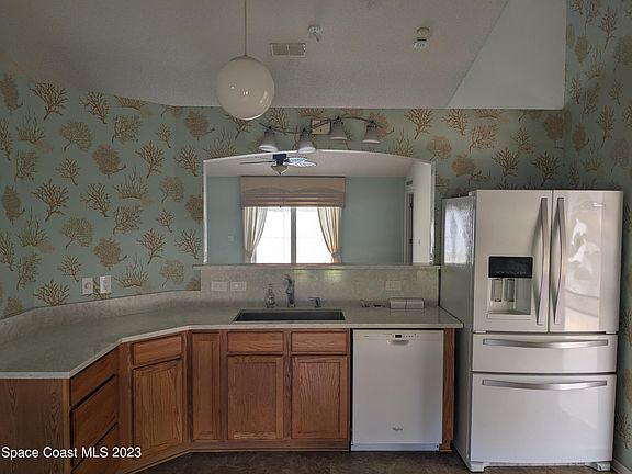 5th image of 881 Grandeur St SE