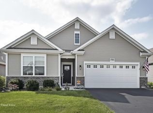 1103 Americana Ave, Pingree Grove, IL 60140