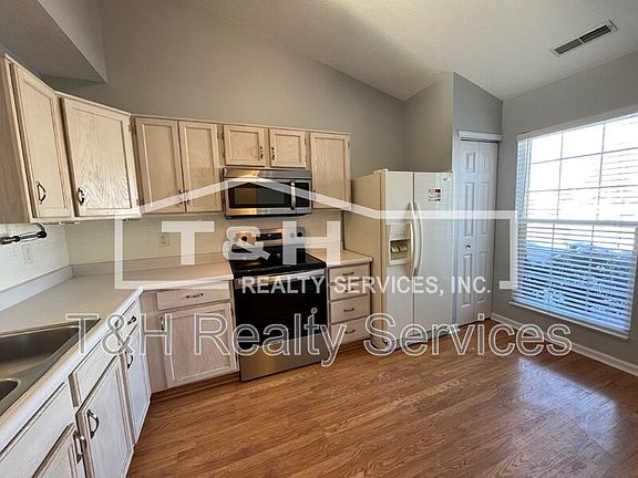3rd image of 737 Muirfield Dr