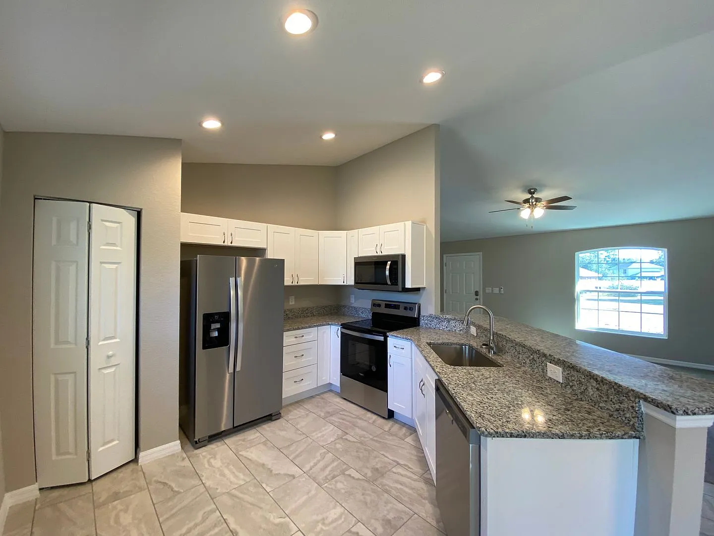 Desirable Sw Ocala Neighborhood- 3/2/2 **Won"T Last** — Photo 4