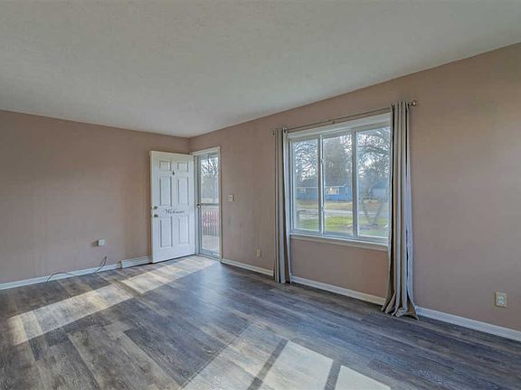 4th image of 118 E Greenview Ave