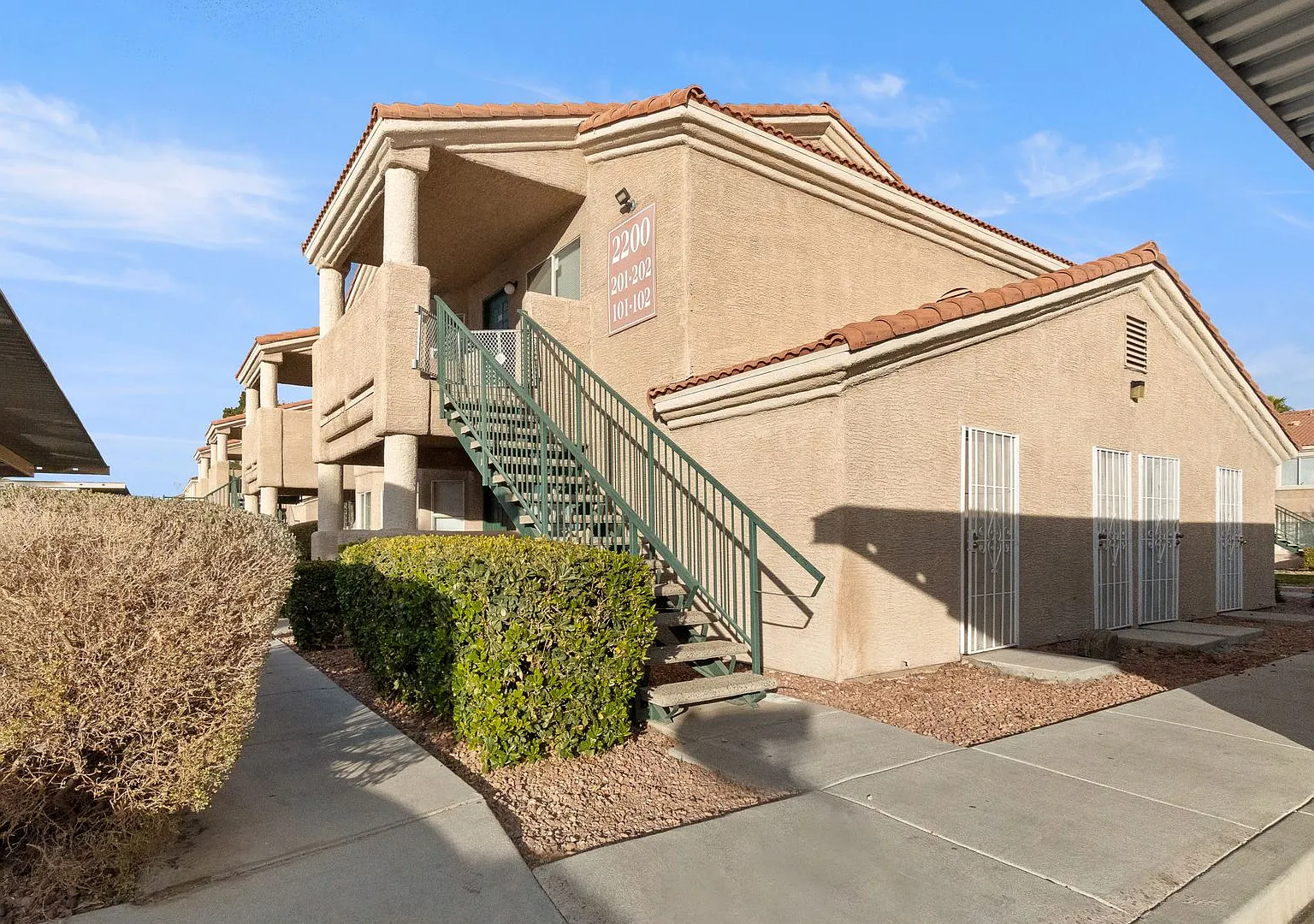Bright & Open 2 Bed, 2 Bath Condo in Las Vegas — Photo 1