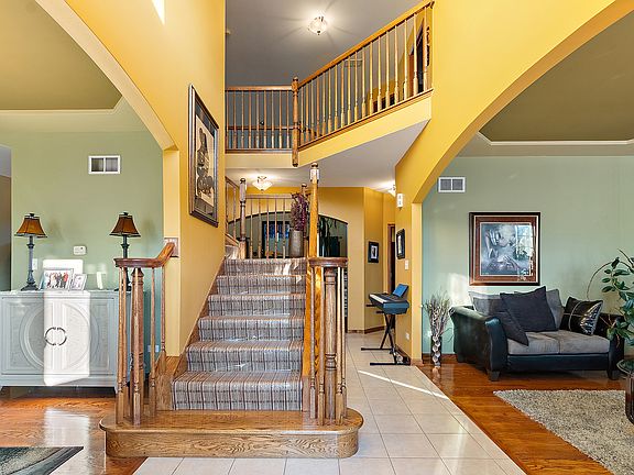 3rd image of 1001 Donnington Dr