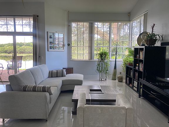 3rd image of 1248 Bayview Cir