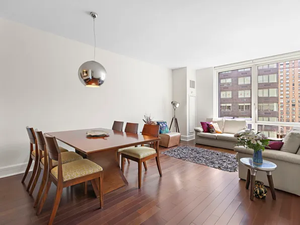 60 Riverside Boulevard image 3 of 11