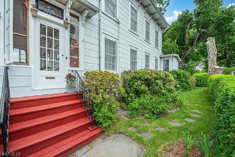 1st image of 8 Kelly Place