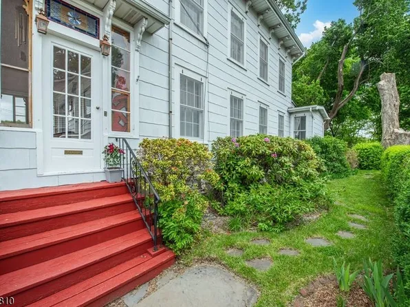 8 Kelly Place, Stanhope Boro, NJ 07874