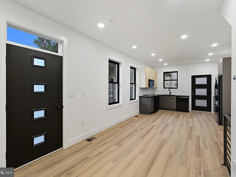 2713 W Montgomery Ave #A — Photo 8