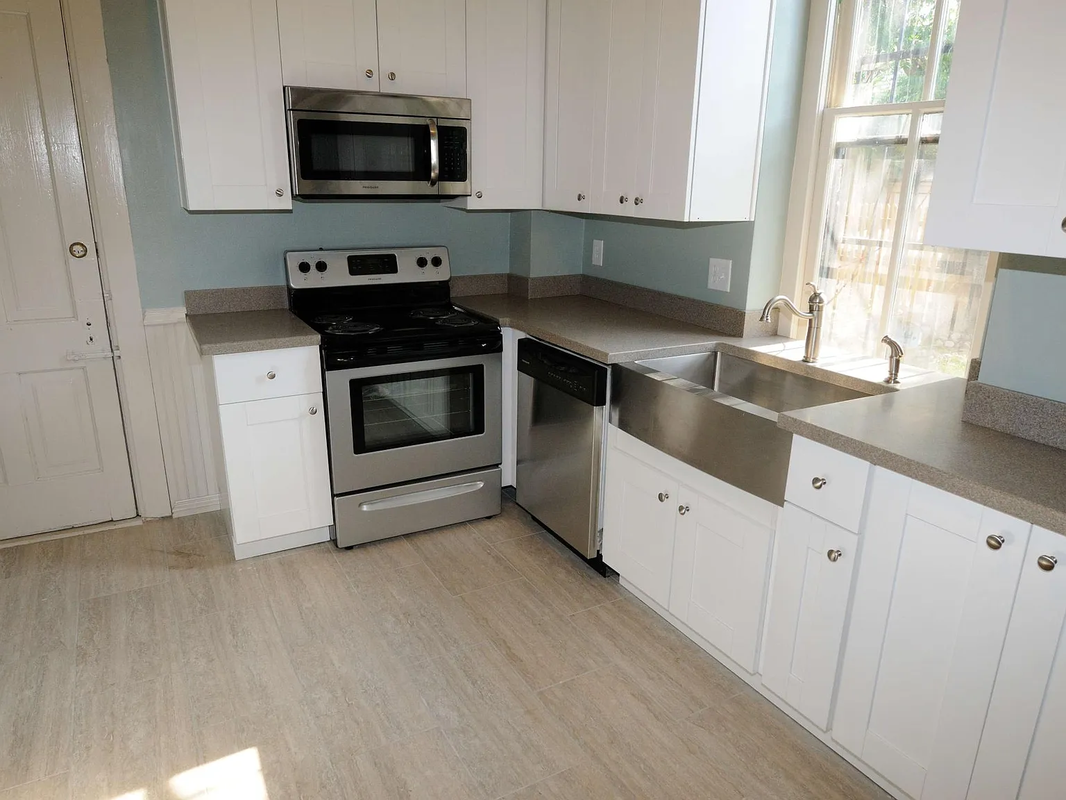 1 bed, 1100 sqft, $1,980 — Photo 4