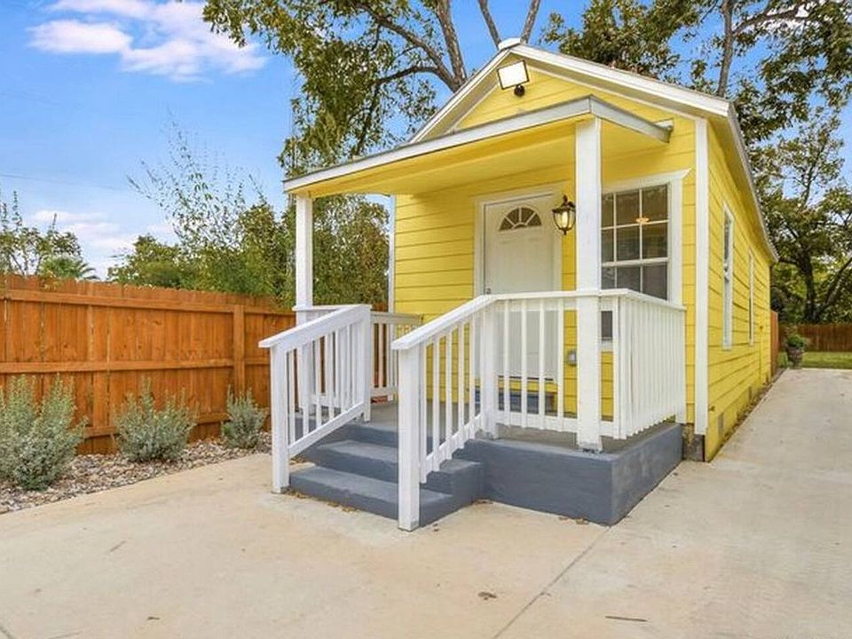 Exterior - Casita Front