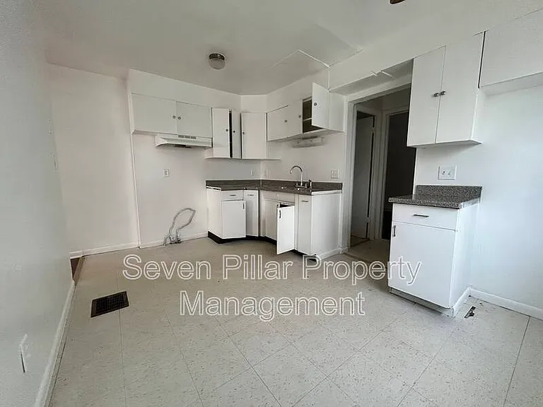 339 S Napoleon Ave — Photo 7